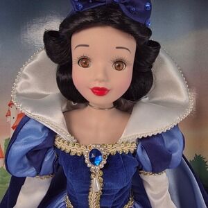 Disney Princess Snow White Porcelain Keepsake Doll Brass Key‎ Collectibles 2003